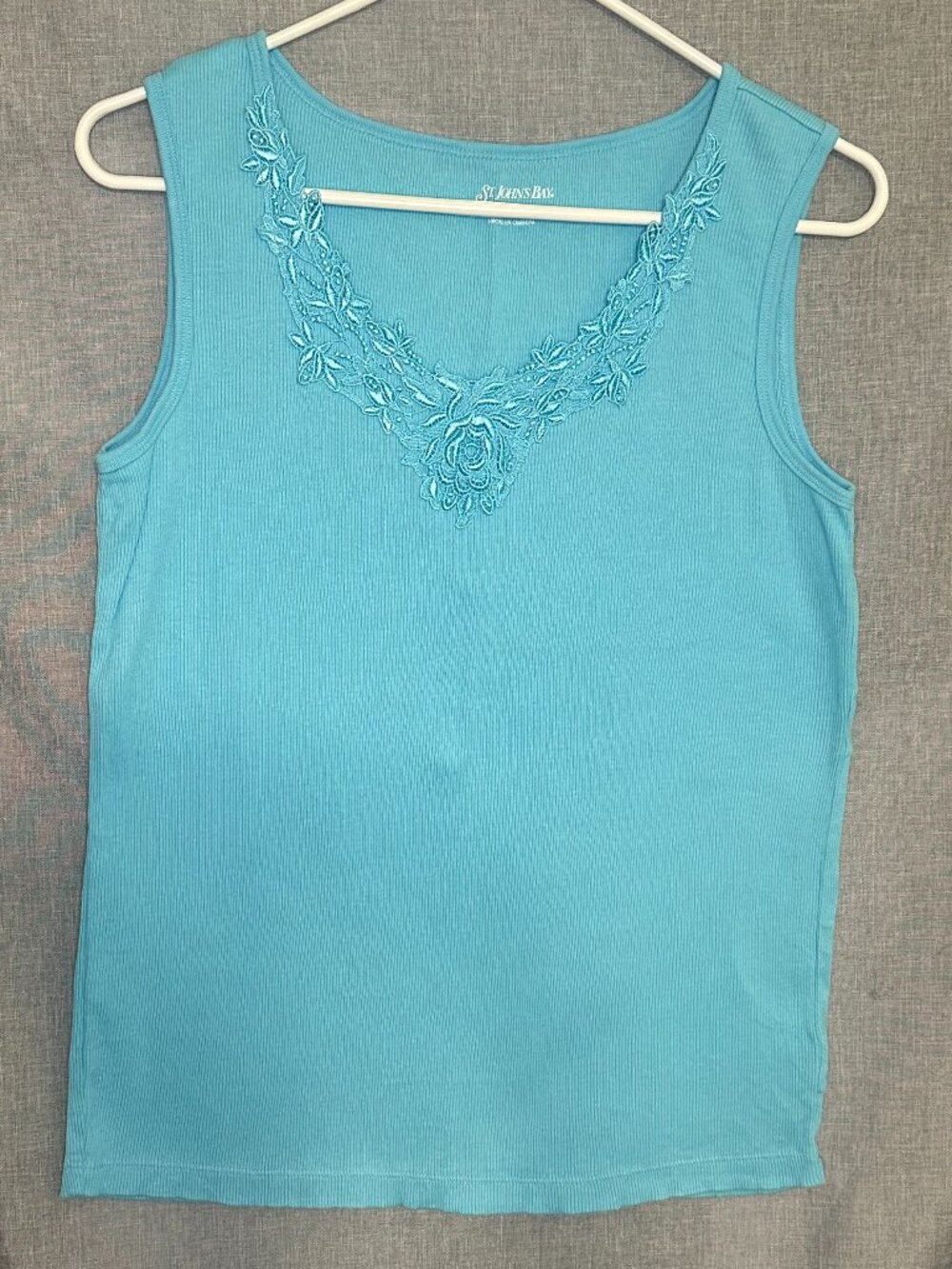 St. Johns Bay tank top Large aqua stretch embroidered v-neck